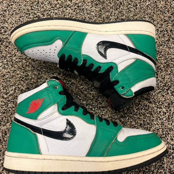 Size 6.5 - Air Jordan 1 Retro OG High Lucky Green Womens - Picture 3 of 8